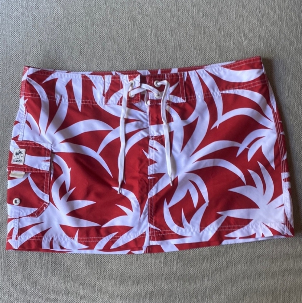 Island Company Women's Mini Beach Red/White Floral Skirt Pool Skirt